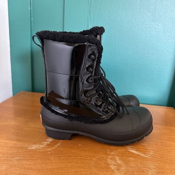 Hunter Women’s Black Original Patent Leather Shearling Lined Lace-up Boot - Picture 2 of 10